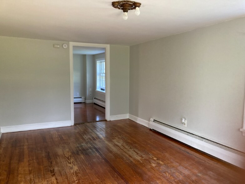 Building Photo - 389 Weinsteiger Rd
