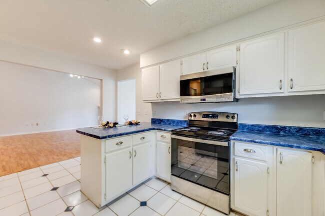 Building Photo - 2803 MacGregor Ln