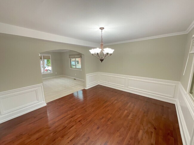 Building Photo - 4 Bedroom Home Available Near S Academy Bl...