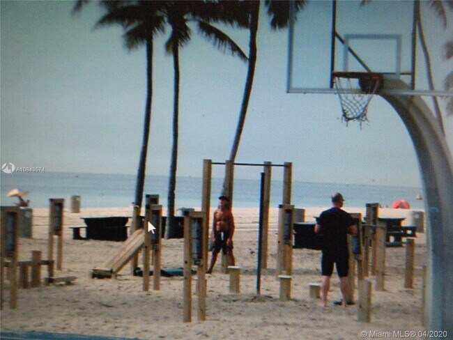 Building Photo - 2430 SE 17th St