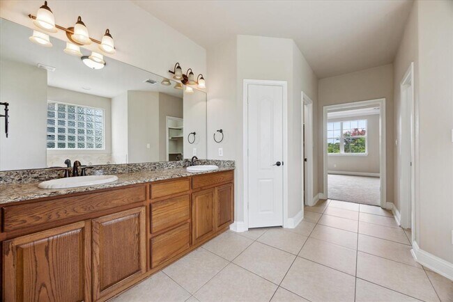 Building Photo - 144 Escondido Dr