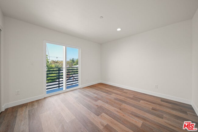 Building Photo - 1055 Wilton Pl