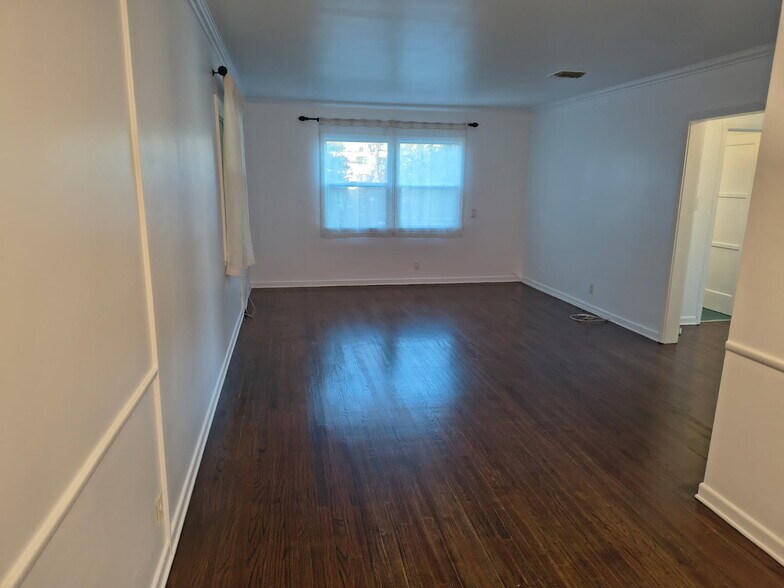 dining/living room - 5216 1/2 Agnes Ave