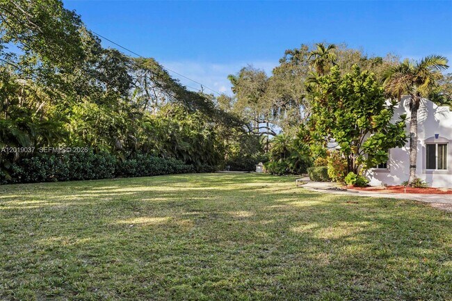 Building Photo - 7975 Sunset Dr