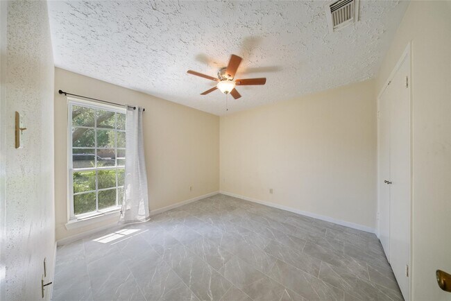Building Photo - 15738 Tammany Ln