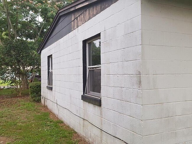 Building Photo - 31 Randolph Dr
