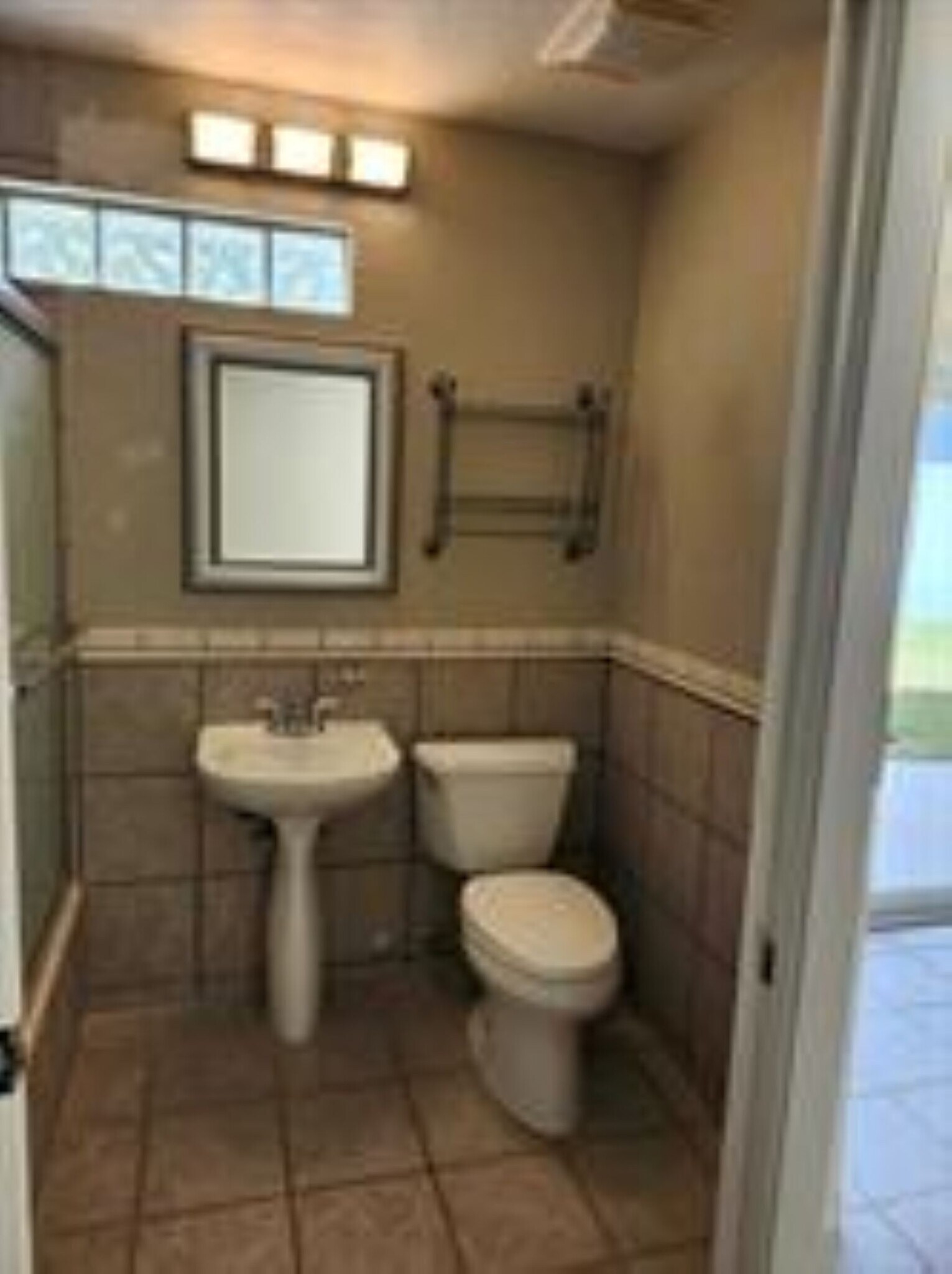 Building Photo - 953 NE 34th St