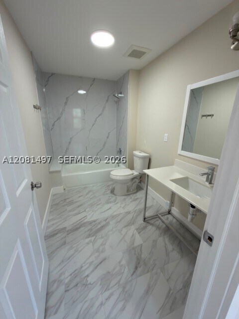 Building Photo - 17020 SW 104th Ave
