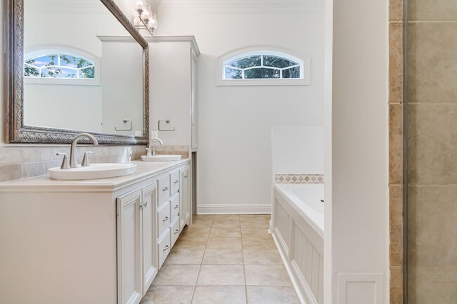Building Photo - Beautifully Renovated 4-Bedroom Home in St...