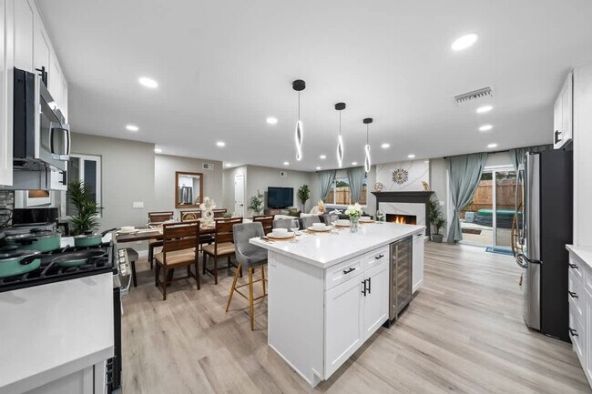 Building Photo - 9827 San Diego St