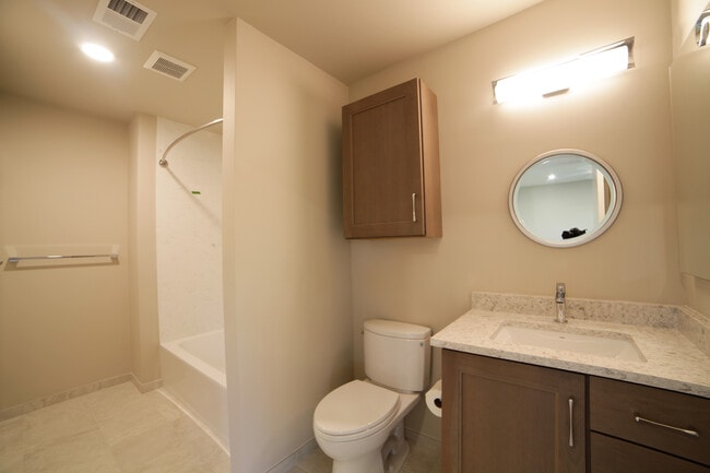 Building Photo - 405 Solano Dr