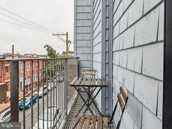 Building Photo - 820 E Thompson St