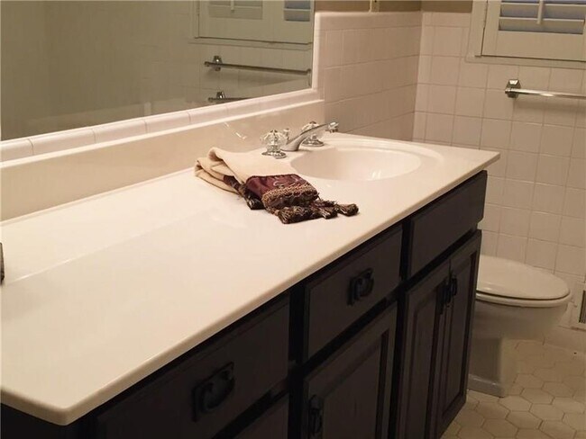 Building Photo - 276 Colewood Way NW