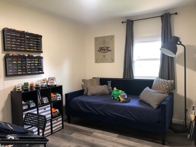 Building Photo - Great Family Home! 3 Bedroom/1 Bath Home o...