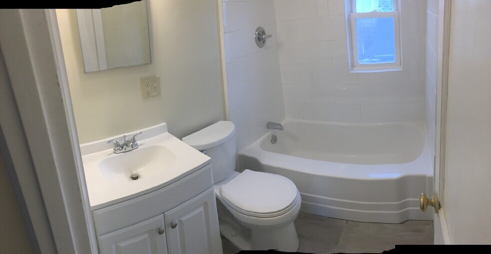 Building Photo - 119 N Harding Ave