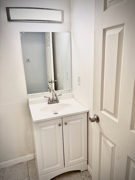 Building Photo - 2324 Iroll Ave