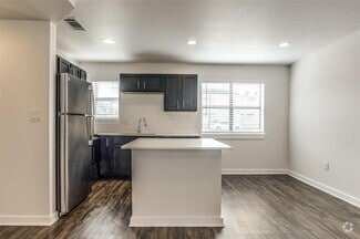 Building Photo - 2106 Bennett Ave