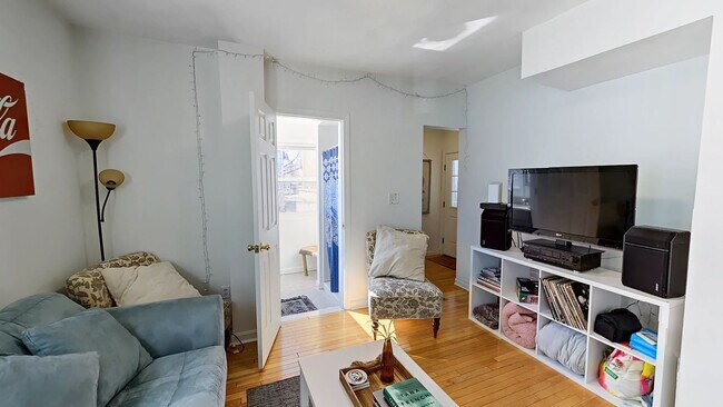 Building Photo - Somerville 5bed 2bath available 9/1/2026 - Modern Apartment $4995