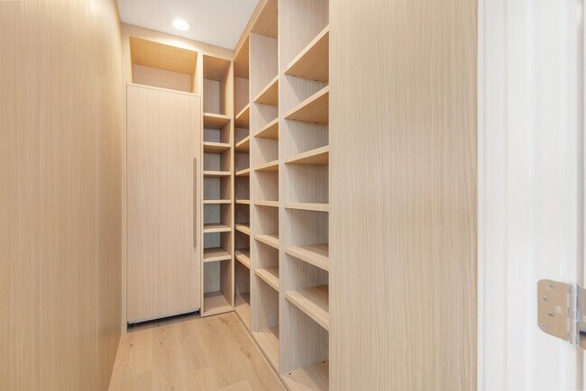 Building Photo - 1333 S Flagler Dr