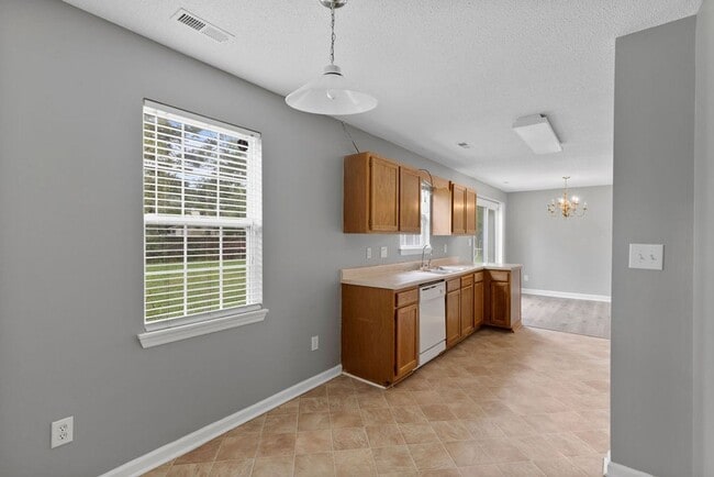 Building Photo - Adorable Home in Horse Creek Farms!