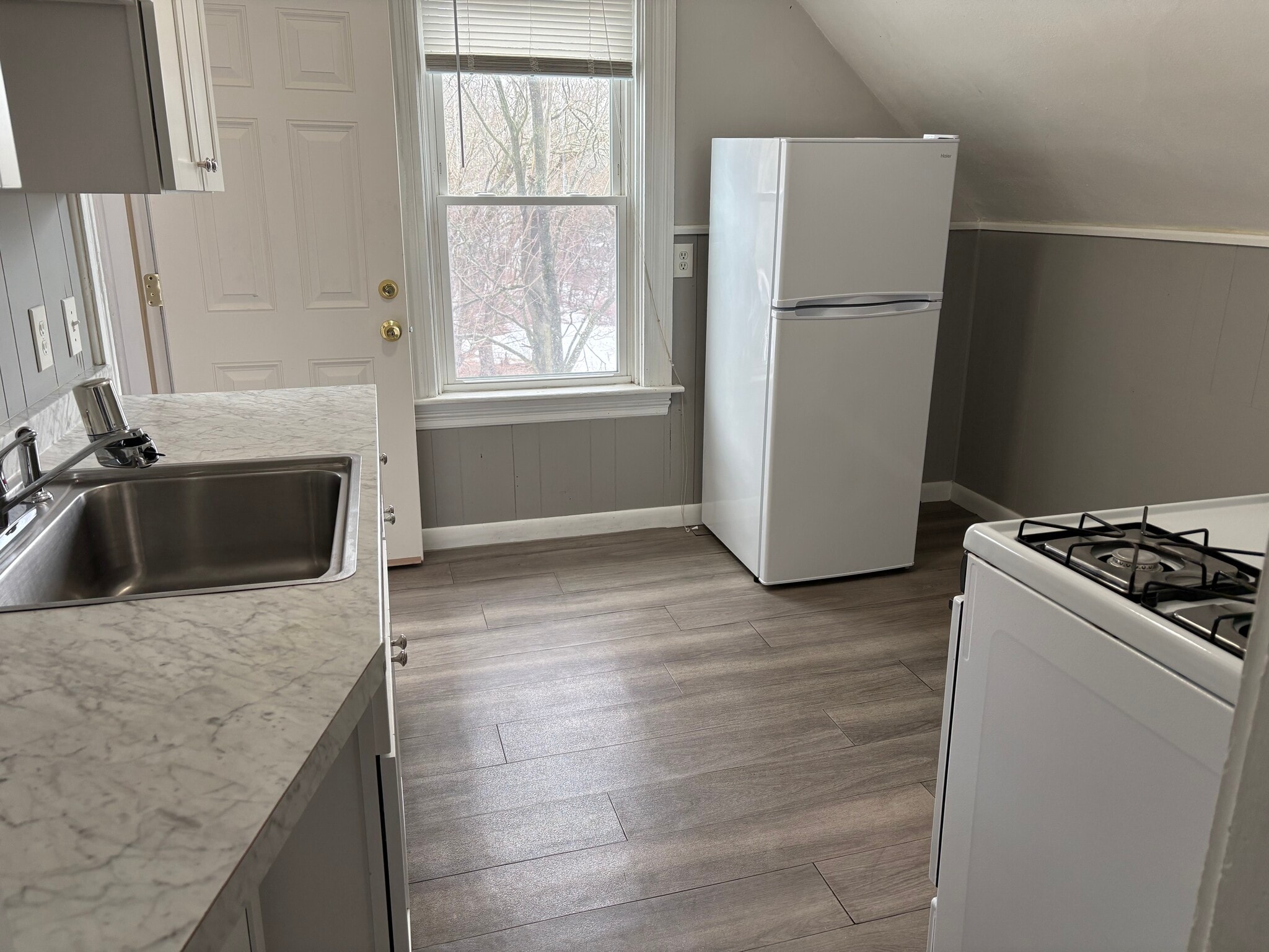 kitchen - 19 North Ave