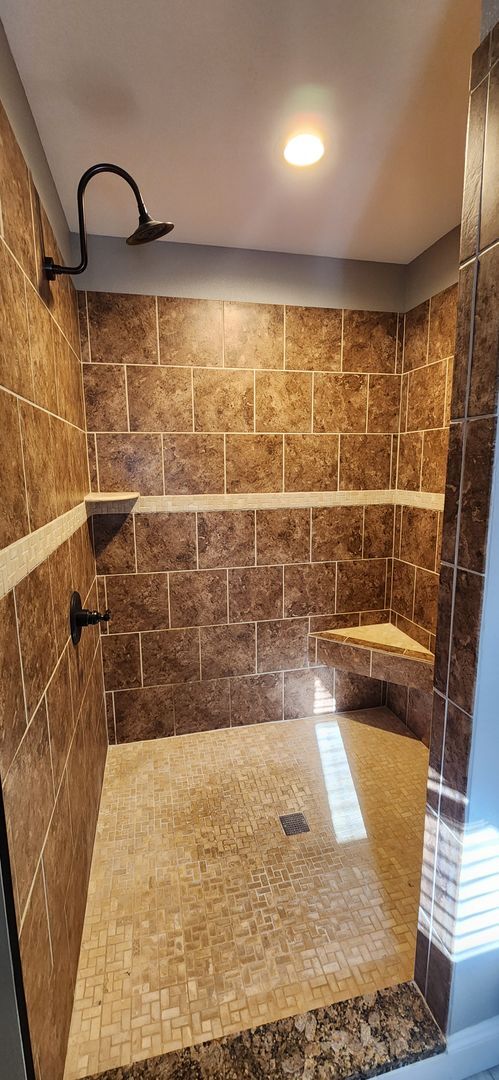 Building Photo - Location, Location, Location. 3 bedroom / 2 bath *Unfurnished* Available for 12 month lease