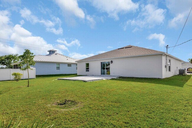Building Photo - 3189 SW Curcuma St