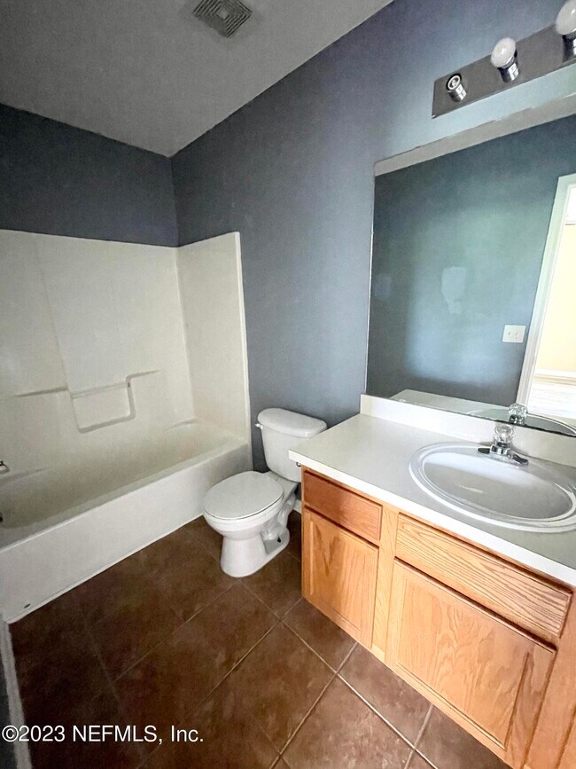 Building Photo - 549 Scrub Jay Dr