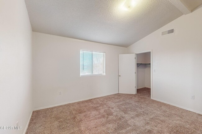 Building Photo - 3519 Oasis Dr