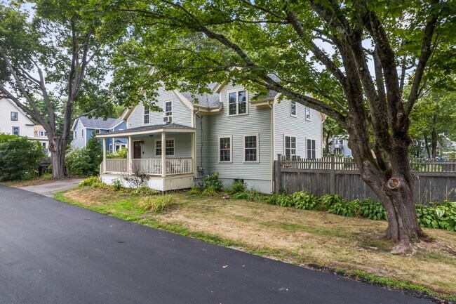 Building Photo - New England Style Farm House for RENT in P...