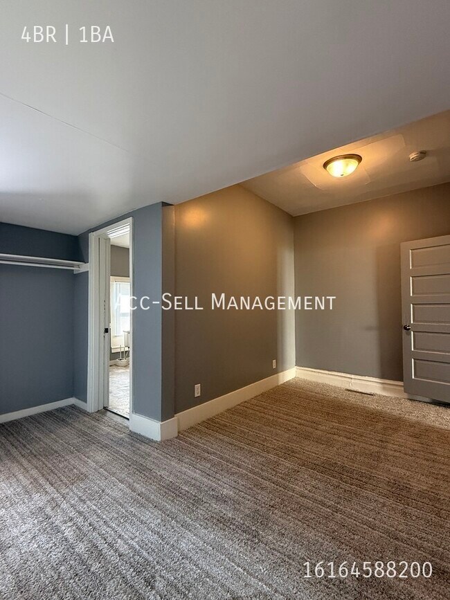Building Photo - 419 Brenner St NE
