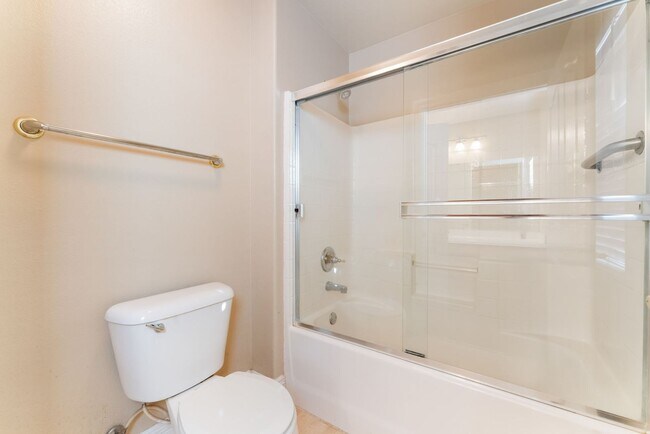 Building Photo - Spacious 3-Bed, 2-Bath Home with All Appliances Included!