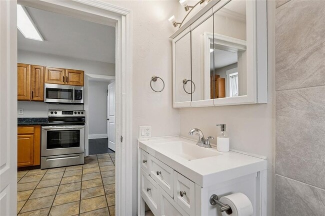 Building Photo - 137 E Grant St