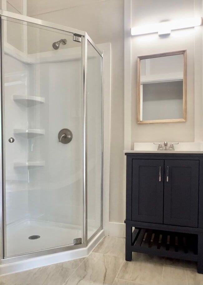 Building Photo - RENTAL AVAILABLE- 3 BED 3 BATH CLOSE TO CAMPUS