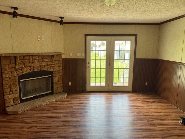 Building Photo - 9859 Shepherd Rd