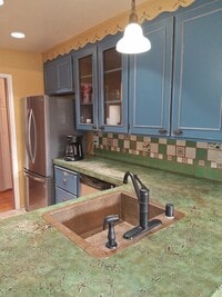 Building Photo - 491 Carnation Ave