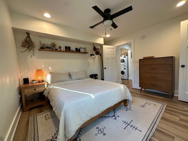 Master Bedroom - 1209 Hillwood Ct SE