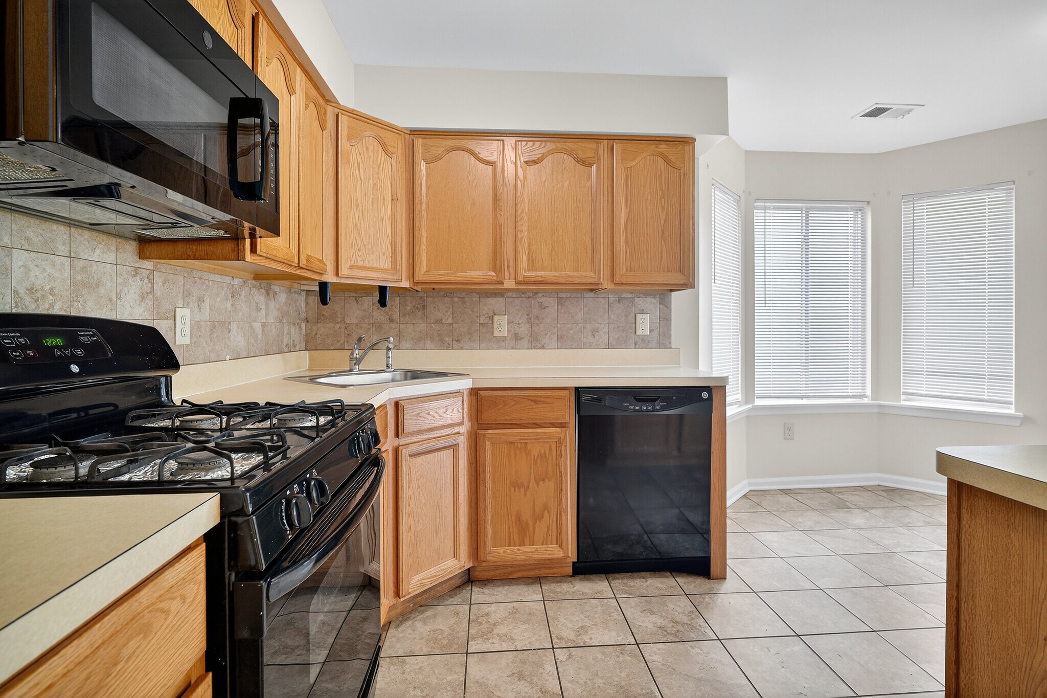 Building Photo - 802 Jesse Way