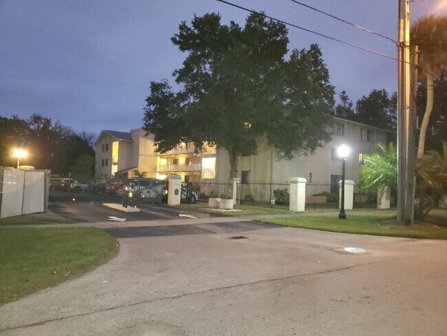 Primary Photo - 633 S Palmetto Ave