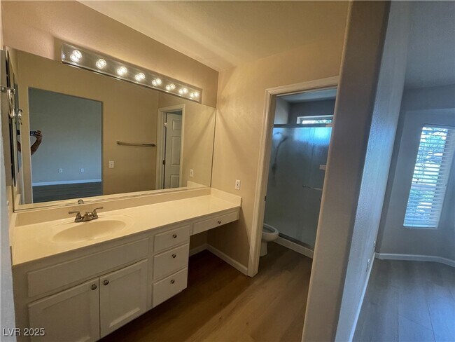 Building Photo - 9401 Villa Ridge Dr
