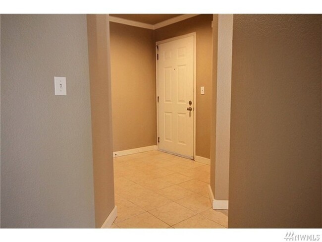 Building Photo - 2 Bed 1 Bath Condo in Remodeled Esplanade ...