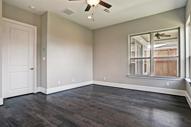 Building Photo - 4853 Benning Dr