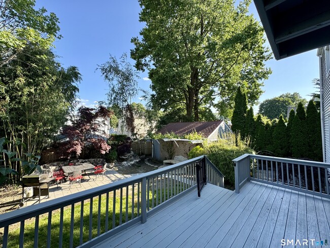 Building Photo - 415 Savoy St