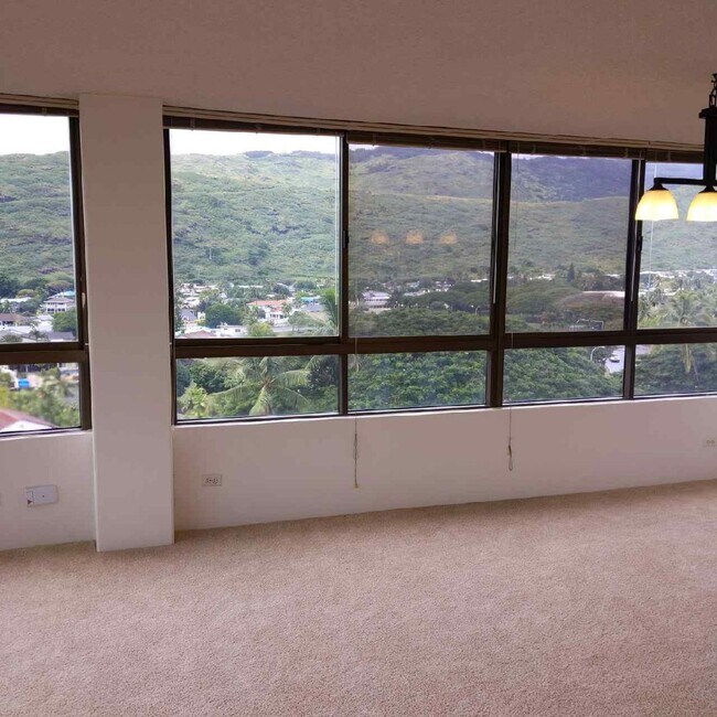 Building Photo - 2 Bedroom Corner Unit with 2 Side-by-Side Covered Parking Stalls in Hawaii Kai