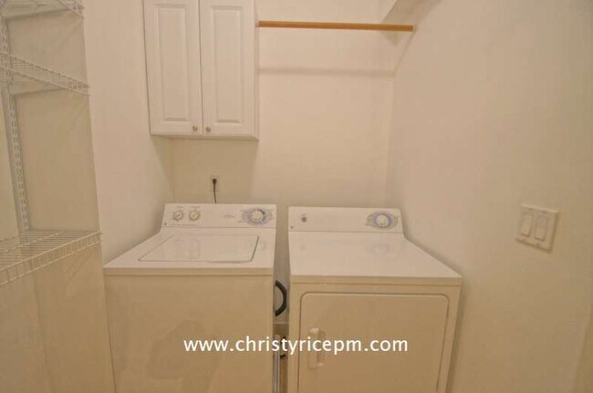 Building Photo - 4315 Issaquah-Pine Lake Rd SE