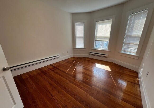 Building Photo - 27 Buttonwood St