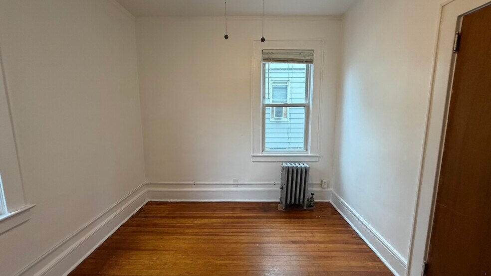 BEDROOM #1 - 33 Jefferson Ave