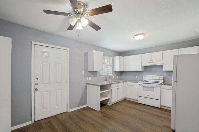 Building Photo - CHARMING HOME IN LOMA TERRACE