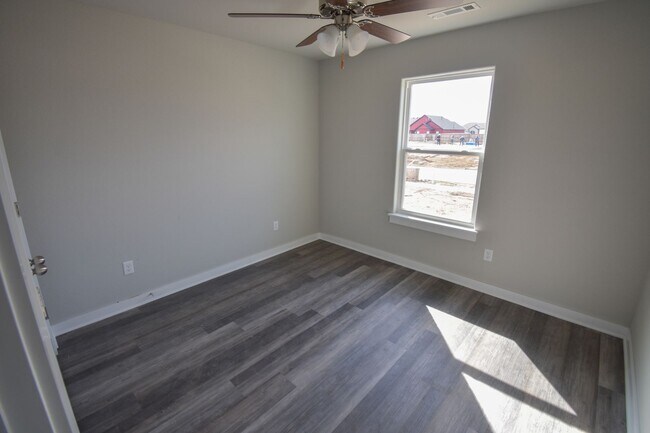 Building Photo - Beautiful 3 Bedroom 2 Bath Home in Farmington!