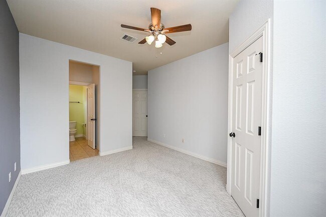 Building Photo - 5426 Humboldt Park Ln